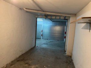 Autoparkplatz  Calle almuñécar. Cochera cerrada en calle almuñecar
