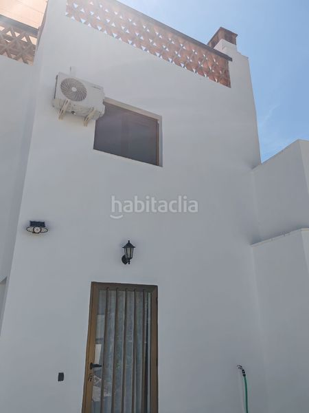 Foto bfcdc0ad-f319-440d-a796-ad6145384896. Casa adossada a Pinar (El)