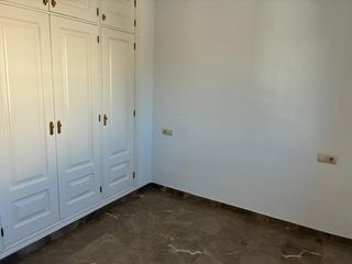 Flat in Calle cruces 18. Piso de dos dormitorios con cochera en churriana de la vega