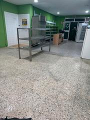 Local commercial à Barrio de Zaidín. Local próximo al nuevo los cármenes