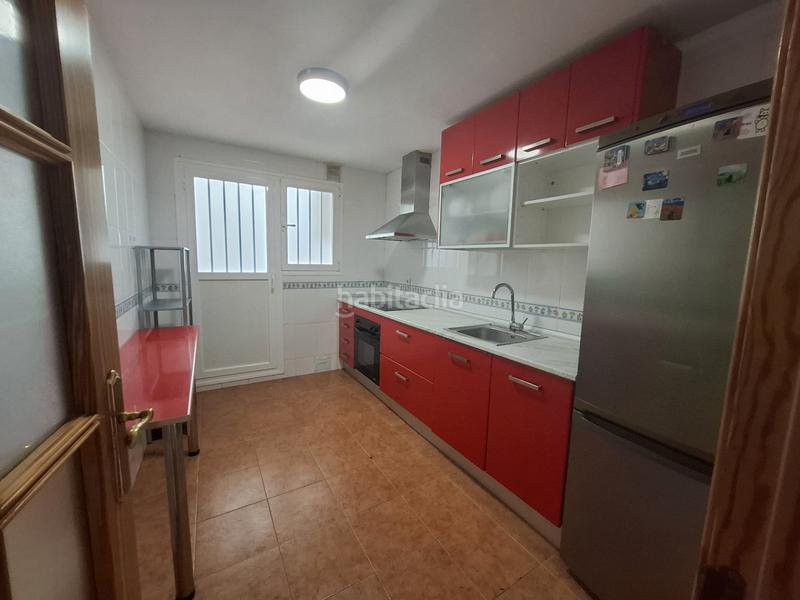 Foto 55dfc543-dad4-405b-9f2b-5492bef9a77f. Apartamento en avenida de carmen morcillo 2 piso de dos dormitorios en gojar con piscina en Gójar