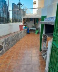 Casa adosada en Rubite. Casarones casa en una planta
