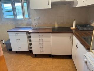 Pis a Cervantes. Piso junto centro de granada