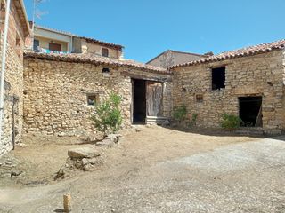 Casa in Cañada del Hoyo. Estupenda casa para distribuir y hacer a su gusto. con patio y g
