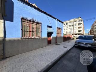 Maison  Carrer del pla de sarrió. Casa baja en campello, cercana a la playa