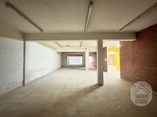 Local Comercial  Jaén. Amplio local con dos entradassalidas en san blas