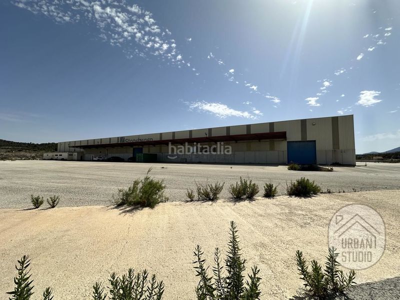 Foto 1b7e70be-2853-4c8a-8530-c77b64066bcb. Nau industrial a Romana (la)