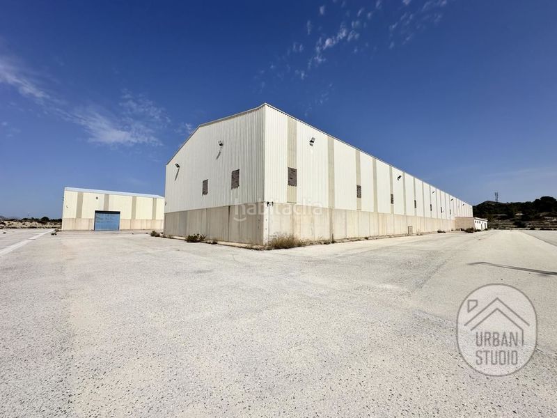 Foto 49a2efc6-c2e1-4dc7-a7e6-6e765335586b. Nau industrial a Romana (la)