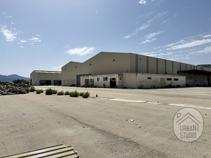 Foto 639ae5a1-a709-4a89-8b78-519b63bd8a9d. Nau industrial a Romana (la)