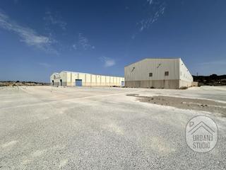 Nau industrial  De batistes. Nave industrial de 8.100 m2, con licencia.