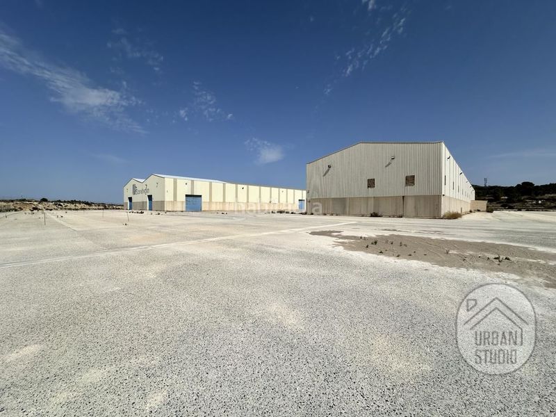 Foto 6fbe1acc-c596-41a8-bbcb-b885e4779442. Nau industrial a Romana (la)