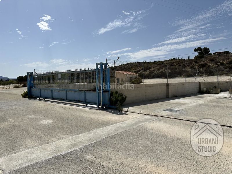 Foto a7f57bff-bc0d-46ce-bfa6-6017c5330cc2. Nau industrial a Romana (la)