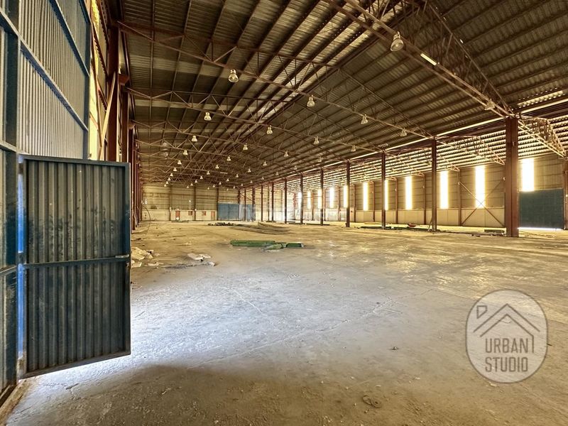 Foto d7b59fae-b2e9-45f7-8786-d8f12a3c8275. Nau industrial a Romana (la)