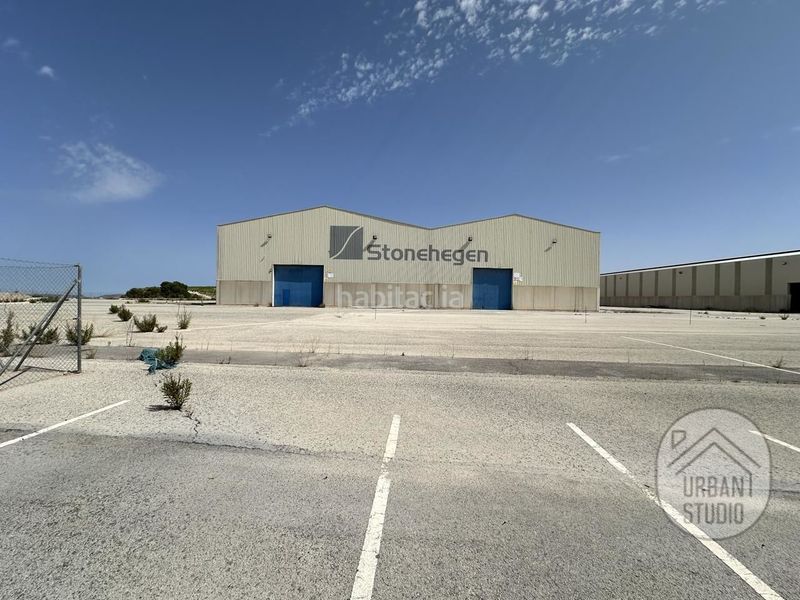 Foto d9bbed9e-f27b-46bd-9d86-405be729c321. Nau industrial a Romana (la)