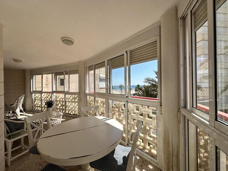 Foto abeeaa39-9bed-42e9-8571-243ec66cd976. Piso  exterior en primera linea de playa san juan en Alicante