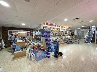 Local commercial  Carrer portugal. Locals in mercado canalejas, alicante