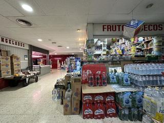 Business premise  Carrer portugal. Tres locales en mercado canalejas, alicante