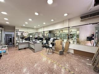 Local commercial  Unión. Local centrico con dos plazas de garaje