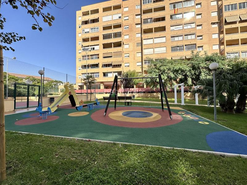 Foto 2b2a6696-61b8-413a-834a-3f7d67bff844. Piso  en ultima planta con vistas al mar y castillo en Alicante