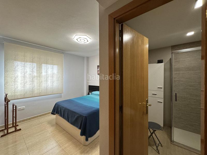 Foto b0cd7195-0668-4a36-8cfc-063bc5235b81. Piso  en ultima planta con vistas al mar y castillo en Alicante