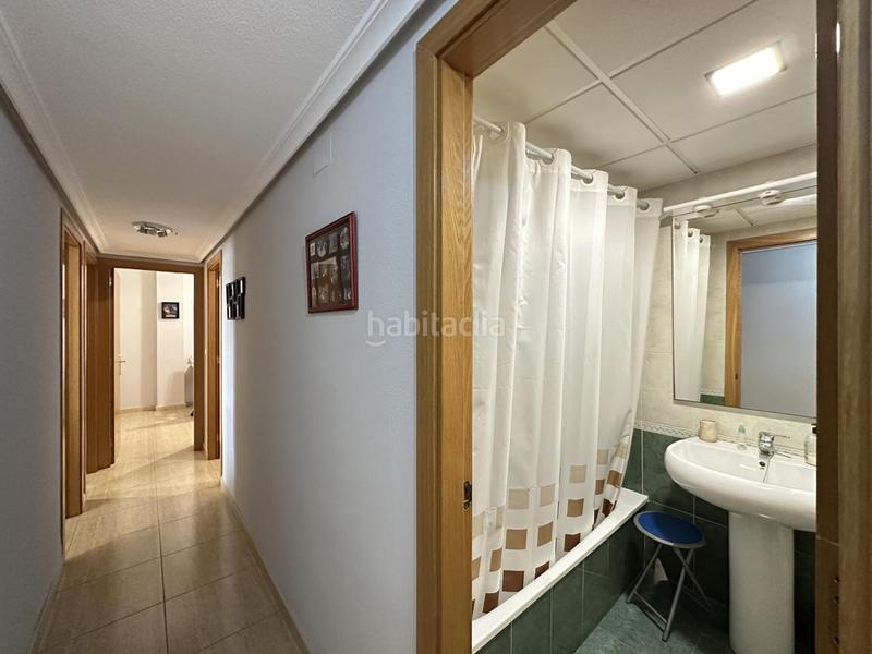 Foto ebd890ac-27f4-4a12-b3c2-974b44ccc8ee. Piso  en ultima planta con vistas al mar y castillo en Alicante