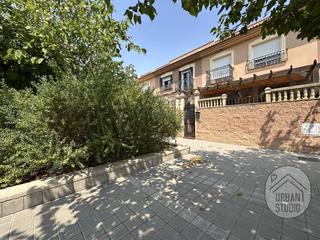 Casa  Mayor. Amplio bungalow con posibilidad de ascensor