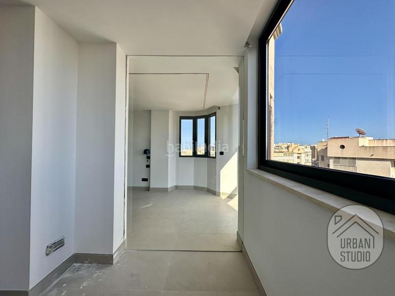 Foto c91440d1-fd2c-49cf-9cc9-d7605feec89e. Ático atico exclusivo de diseño en playa Albuferetacabo en Alicante