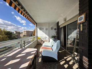 Pis  De agost. Amplio piso con vistas despejadas en san vicente.