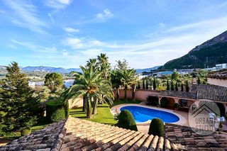 Casa  De la torreta. Impresionante casa reformada con piscina