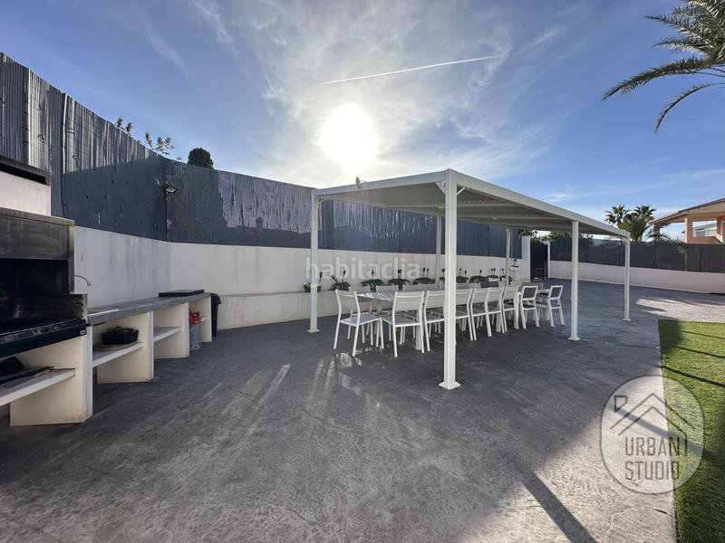 Foto edbc35eb-f806-42a6-8d04-7b43641b3804. Maison avec parking piscine dans Los Girasoles Sant Vicent del Raspeig