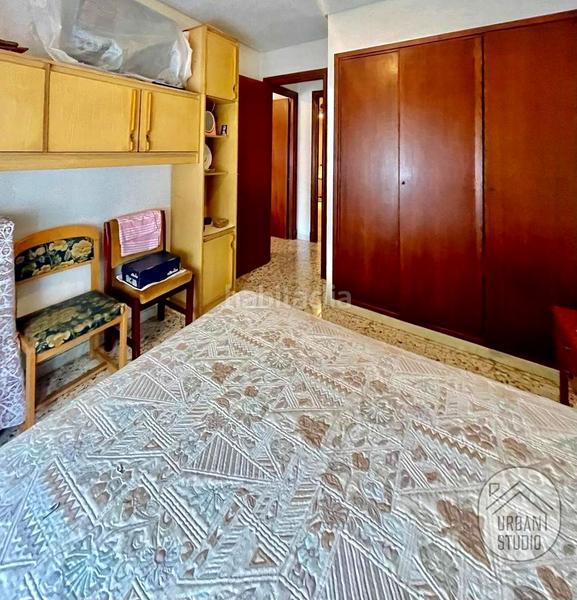 Foto 0abf6ba9-351e-4afc-9857-0111ebbf1959. Piso amplio piso de 4 dormitorios con gran potencial en Torrevieja