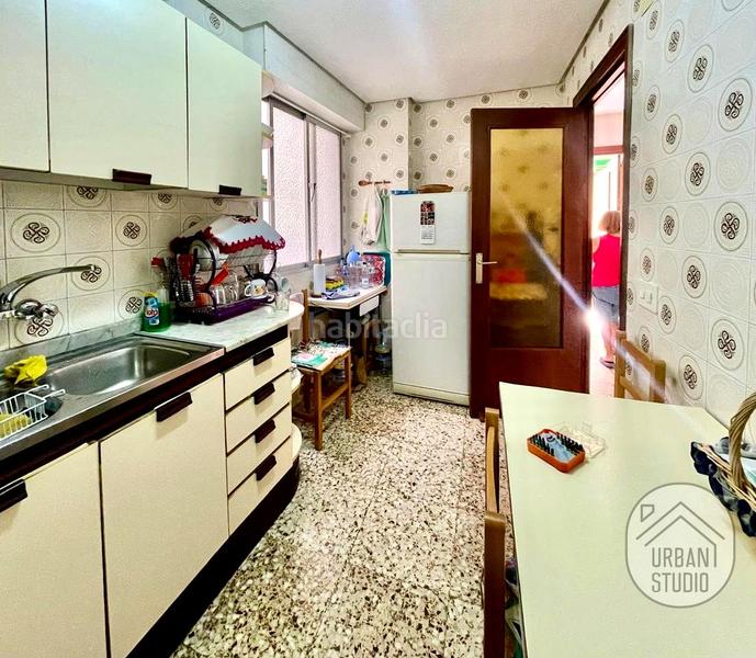 Foto 63ac3bbb-ca0c-4102-98ac-1b6263b27c21. Piso amplio piso de 4 dormitorios con gran potencial en Torrevieja