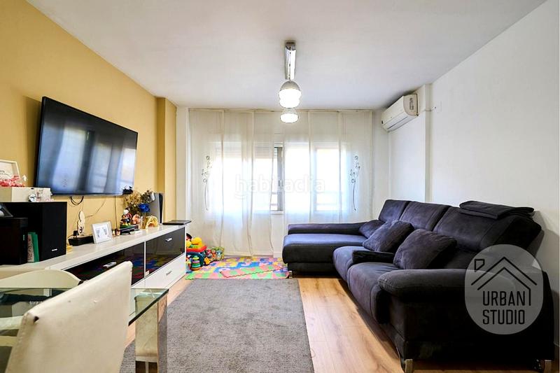 Foto 76fb048e-89ab-473f-ae46-46a1a139e6d4. Piso amplio piso de 4 dormitorios con gran potencial en Torrevieja