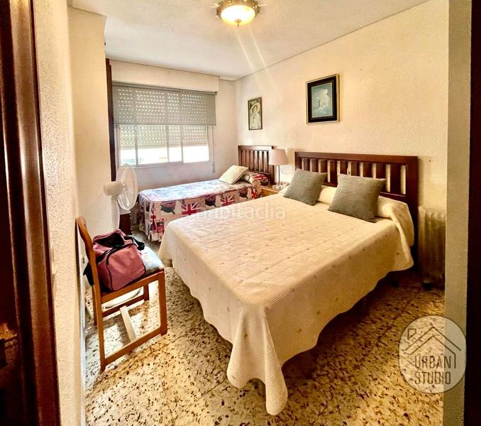 Foto 8d0ce0cf-d822-4c07-87a5-9f9491c802cd. Piso amplio piso de 4 dormitorios con gran potencial en Torrevieja