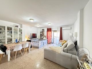 Pis  Carrer pardo gimeno. Amplio piso con terraza en benal�a  4 dormitorios