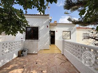 Maison  Calle castaño. Bungalow con amplias terrazas en torrevieja, alicante