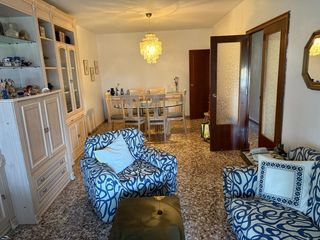 Pis a Casco Antiguo. Amplio piso exterior con garaje para reformar en paseo alfonso x