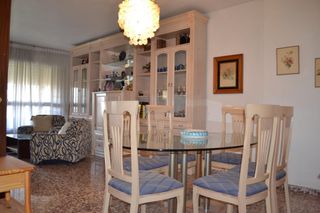 Flat in Casco Antiguo. Amplio piso exterior con garaje para reformar en paseo alfonso x