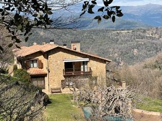Masia a Sant Joan les Fonts. Masia amb encant