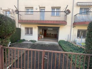 Casa adossada a Olot. Casa adossada a olot