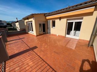 Haus in Olot. Casa amb terreny annex edificable