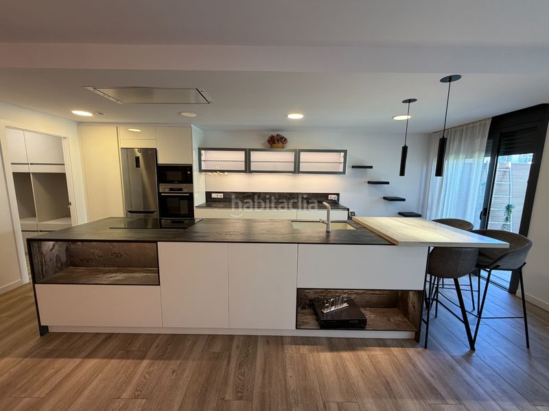 Foto 62725608-5015-4f4f-a60c-0ae0e447ff97. Casa adossada amb calefacció piscina a Olot