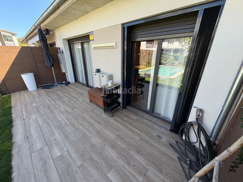 Foto d8fff93a-bfd6-4959-85e0-f6bd2c32eb13. Casa adossada amb calefacció piscina a Olot