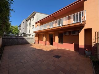 Chalet in Olot. Casa amb pati i terrassa al barri de benavent