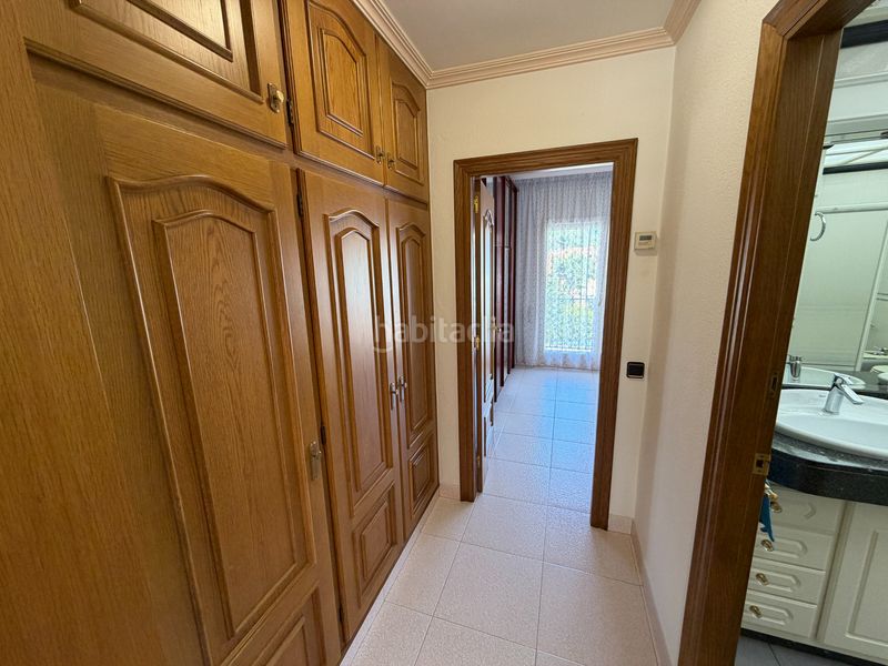 Foto 7c0b5655-8515-4204-b02d-ad459dd7ab8a. Xalet amb xemeneia calefacció aparcament a Olot