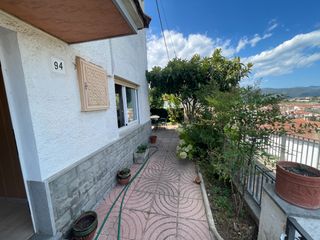 Casa in Olot. Casa i habitatge adicional a sant pere màrtir