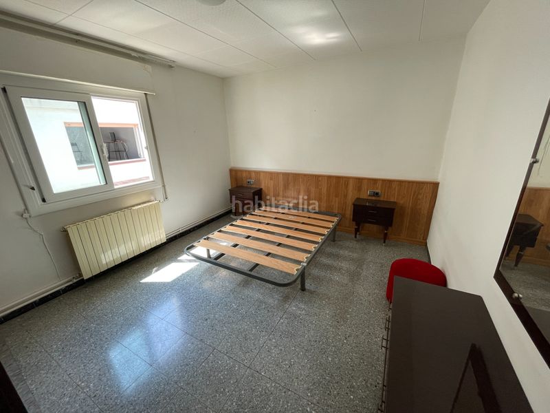 Foto bb0b89e6-13bf-421c-871c-7dbedf1fecd7. Casa amb aparcament a Olot
