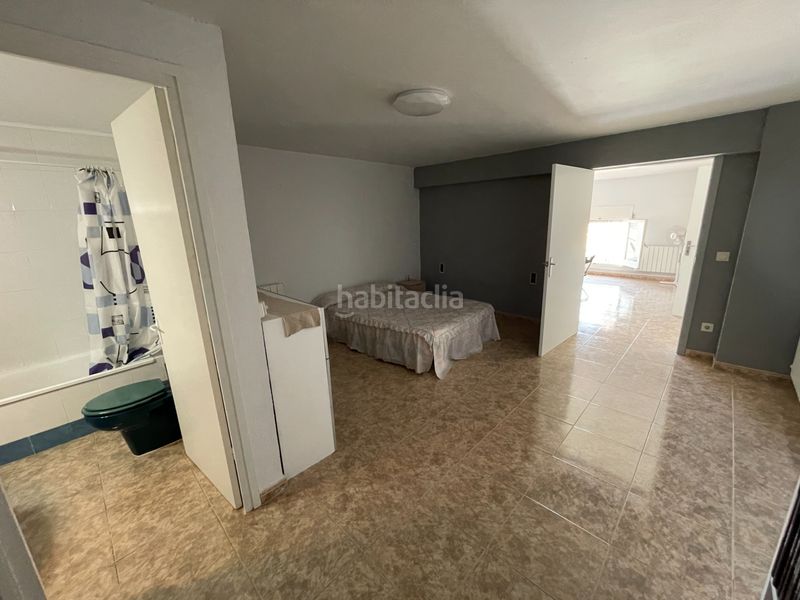 Foto f0363445-8020-46b8-b08d-b15885188638. Casa amb aparcament a Olot