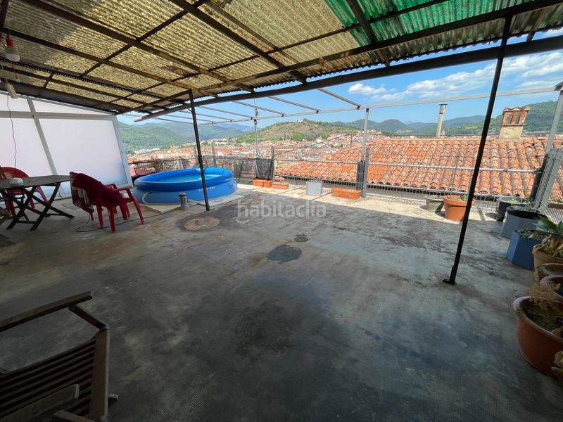 Foto fb7f5056-5805-4256-a49c-99ca4c9ac5eb. Casa amb aparcament a Olot