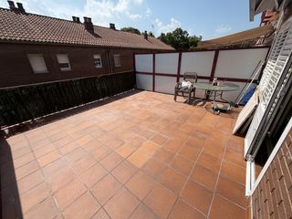 Reihenhaus in Olot. Casa adossada al pla de dalt